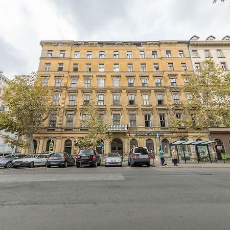 Atlanta Apartment Is In The Heart Of Budapest Exterior photo