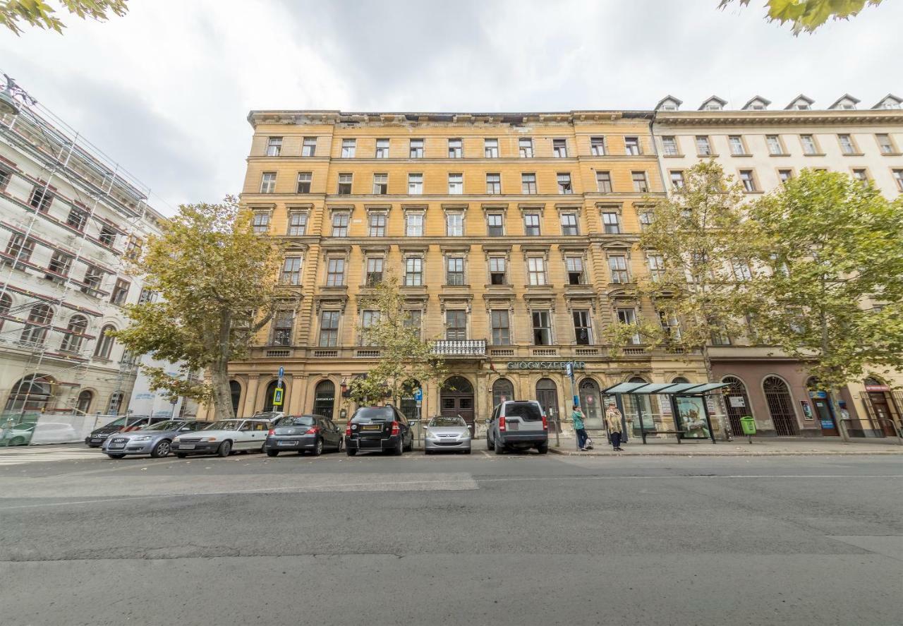 Atlanta Apartment Is In The Heart Of Budapest Exterior photo